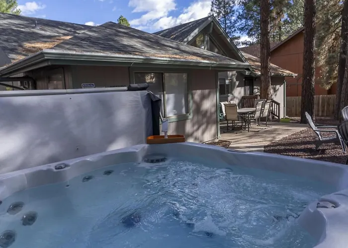 Hébergement de vacances Retreat W Hot Tub Fireplace *
